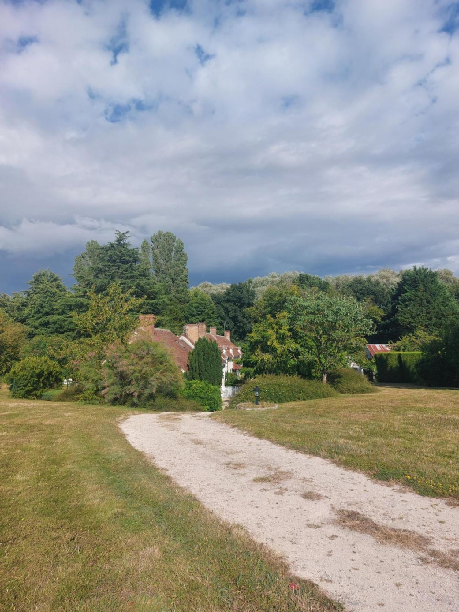 Traînefeuilles - Chambres d'hôtes Le Controis-en-Sologne Extérieur photo